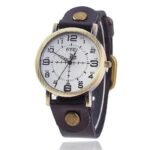 montre bracelet steampunk femme vintage avec rivets dores noir 407 1