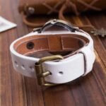 montre bracelet steampunk femme vintage avec rivets dores roas200 399 1