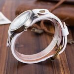 montre bracelet steampunk femme vintage avec rivets dores roas200 712 1