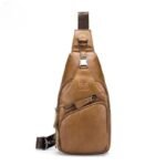 sac de poitrine en cuir pour essentiels a portee marron clair roas400 768 1
